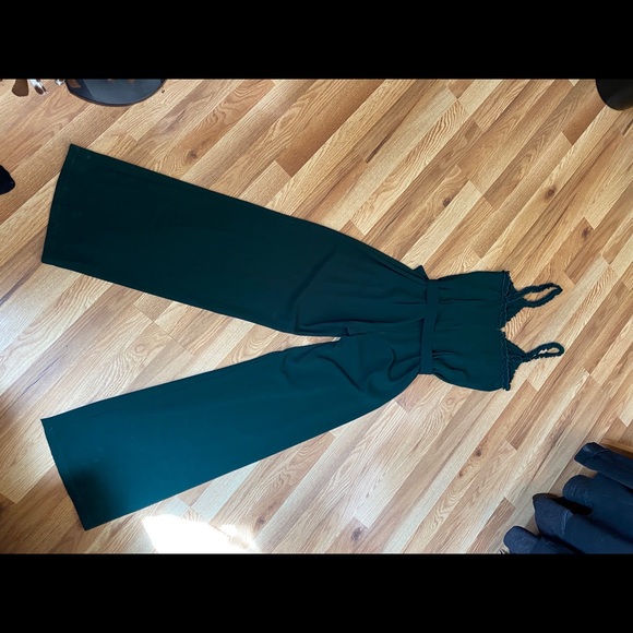 Showpo green jumpsuit - Picture 2 of 3